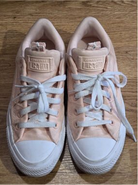 Girls Size 7 Converse Sneakers